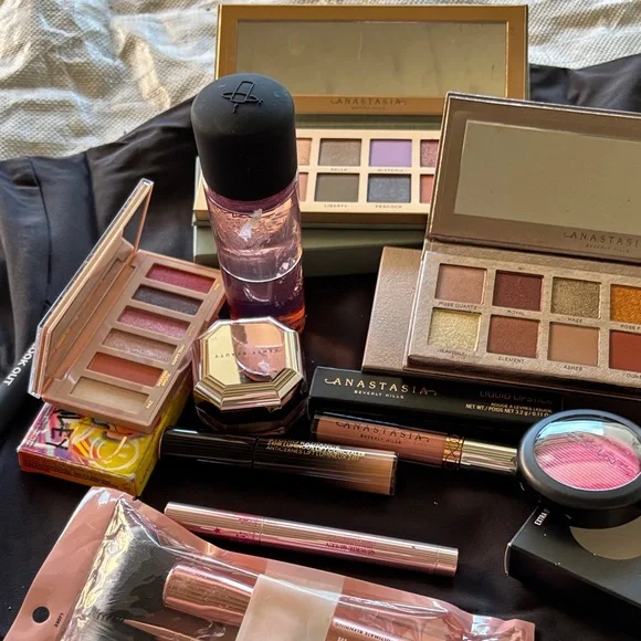 Anastasia Beverly Hills Makeup Collection - Pink and Gold
